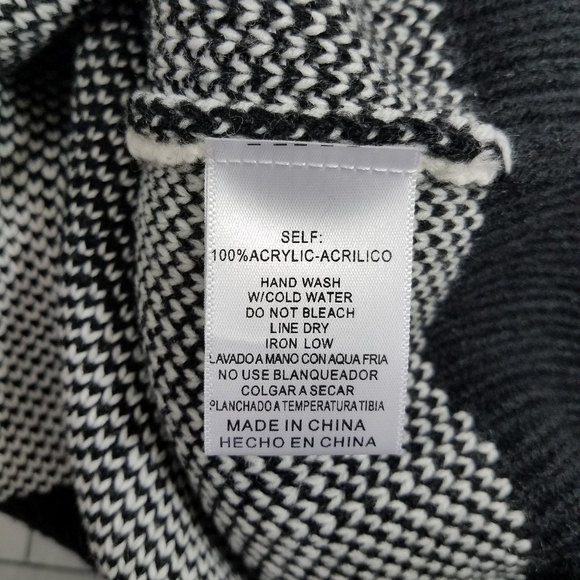 Listicle Black and White Sweater L Nwt - Picture 12 of 12